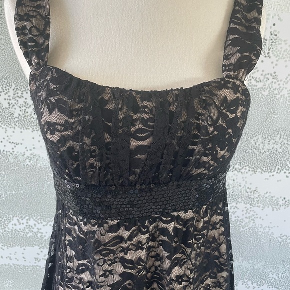 Women’s dress - Picture 2 of 5